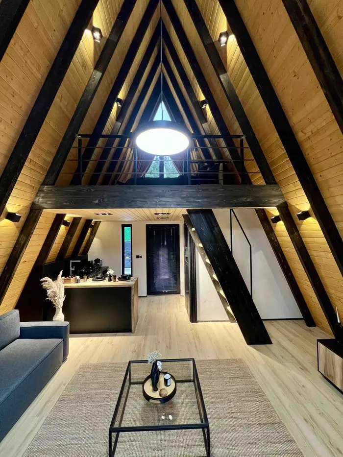 کلبه یک خوابه سوئیسی جکوزی دار دهلی - انتخاب عنوان تصویر