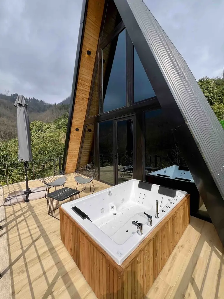 کلبه یک خوابه سوئیسی جکوزی دار دهلی - انتخاب عنوان تصویر