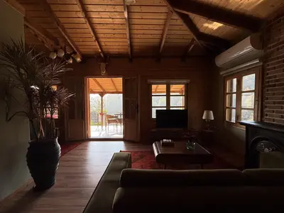 کلبه یک خوابه جکوزی دار جنگلی دهلی