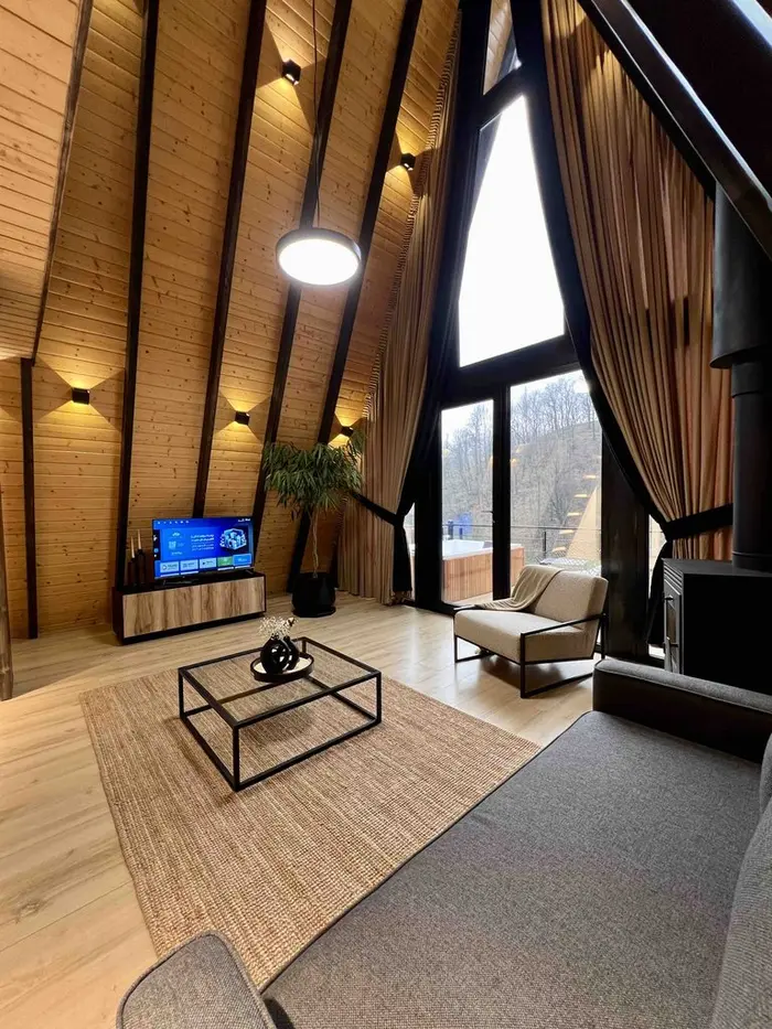 کلبه یک خوابه سوئیسی جکوزی دار دهلی - انتخاب عنوان تصویر