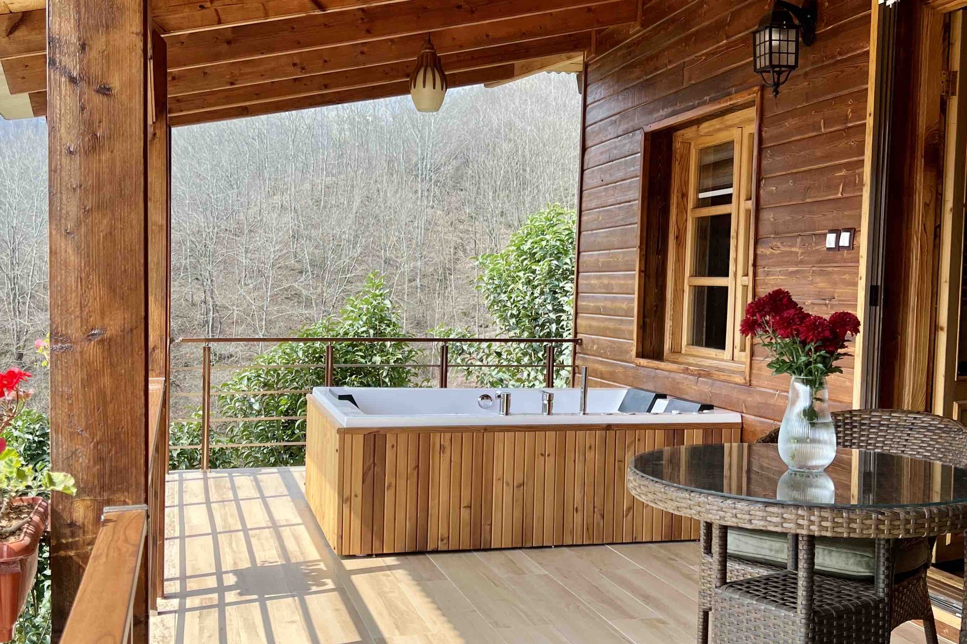 یک خوابه جکوزی دار جنگلی دهلی