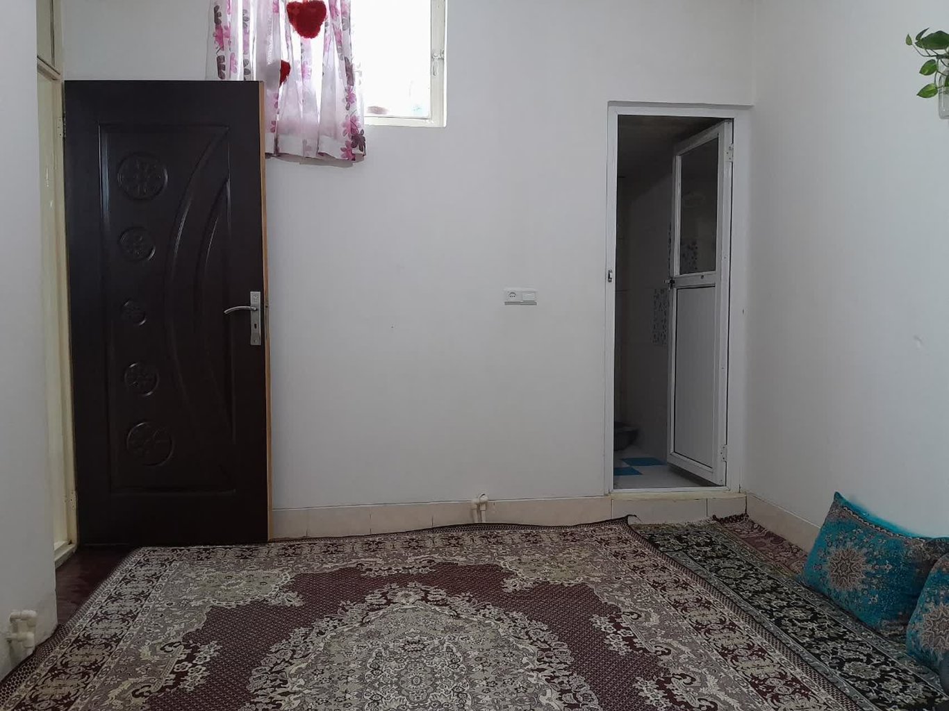 سوئیت دوخوابه خانه دوست ابر