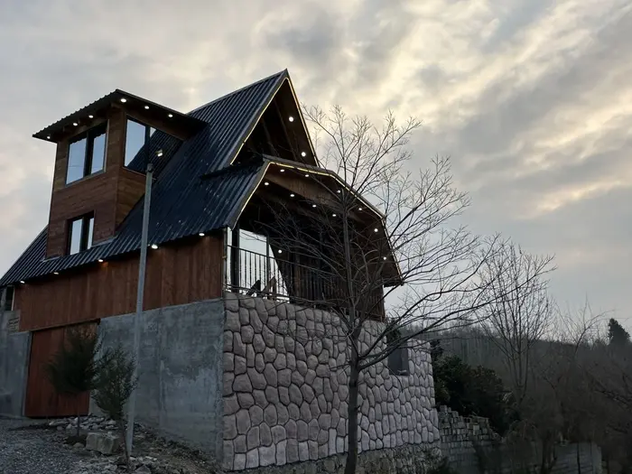 کلبه دوخوابه سوئیسی جکوزی دار الماس شمال