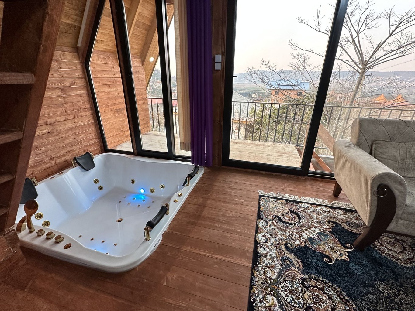 دوخوابه سوئیسی جکوزی دار الماس شمال