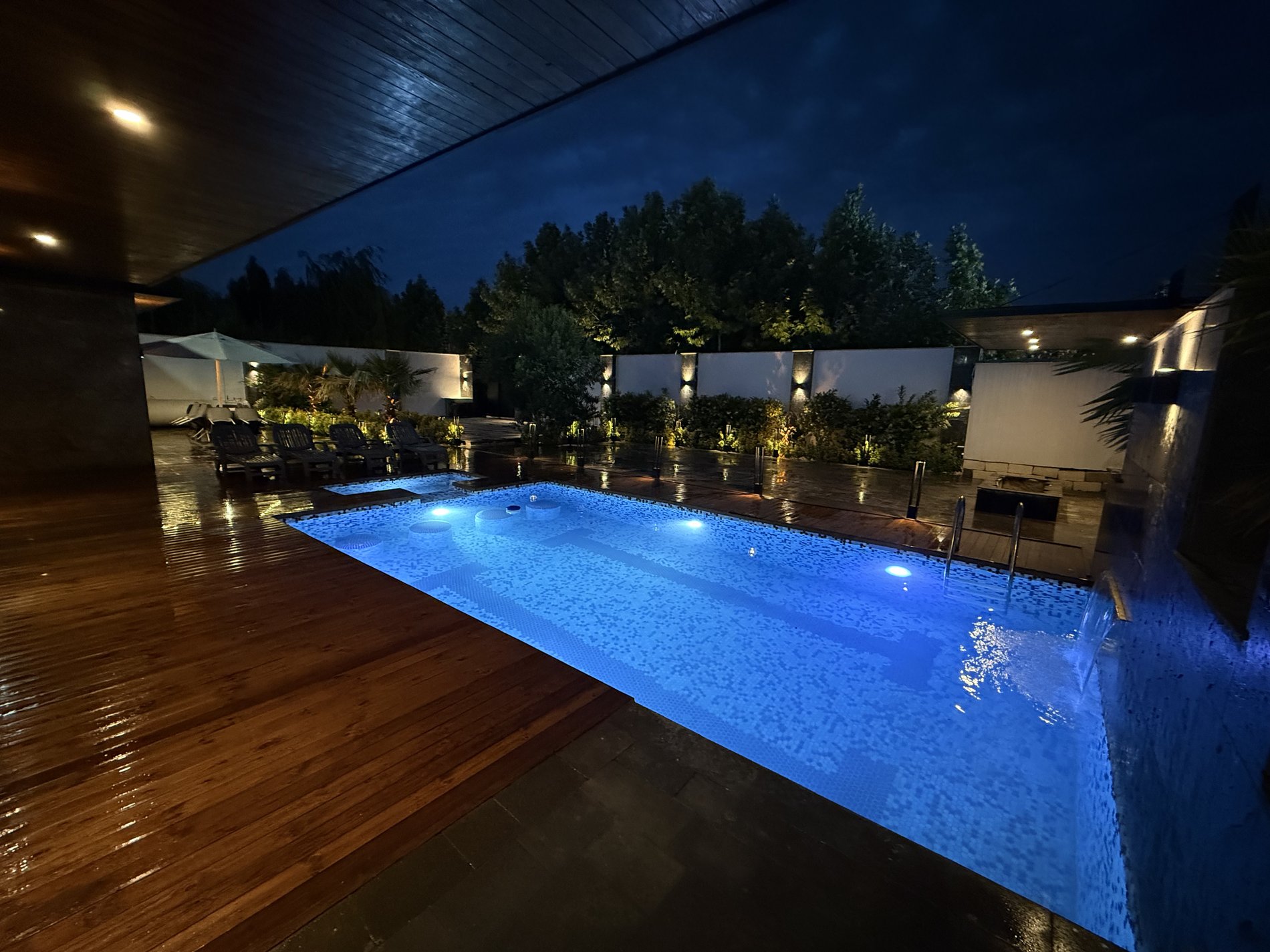 ویلا سه خوابه استخردار آبگرم آذین