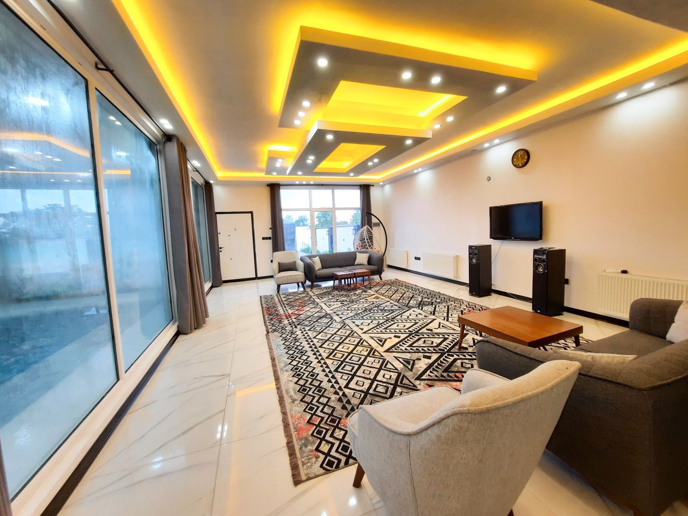 ویلا سه خوابه استخردار آبگرم عمارت سفید ۱