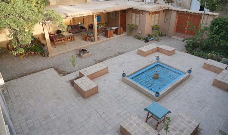 بوم گردی کوه مهر - واحد تخت جمشید 4