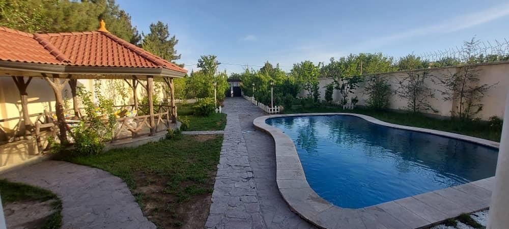 ویلا طاووسیه کردان با استخر آب گرم