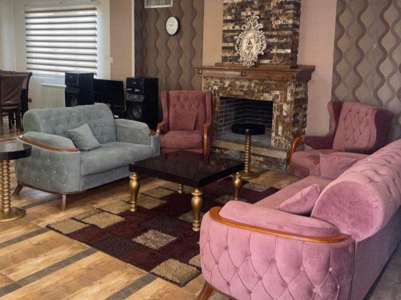 ویلا طاووسیه کردان با استخر آب گرم