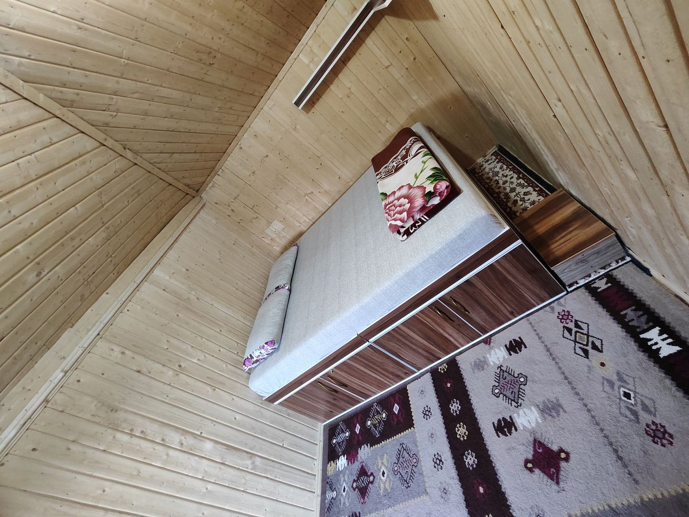 یک خوابه چوبی کورش اولسبلنگاه