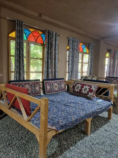 بومگردی بومگردی قلعه عقاب‌ها - واحد۲