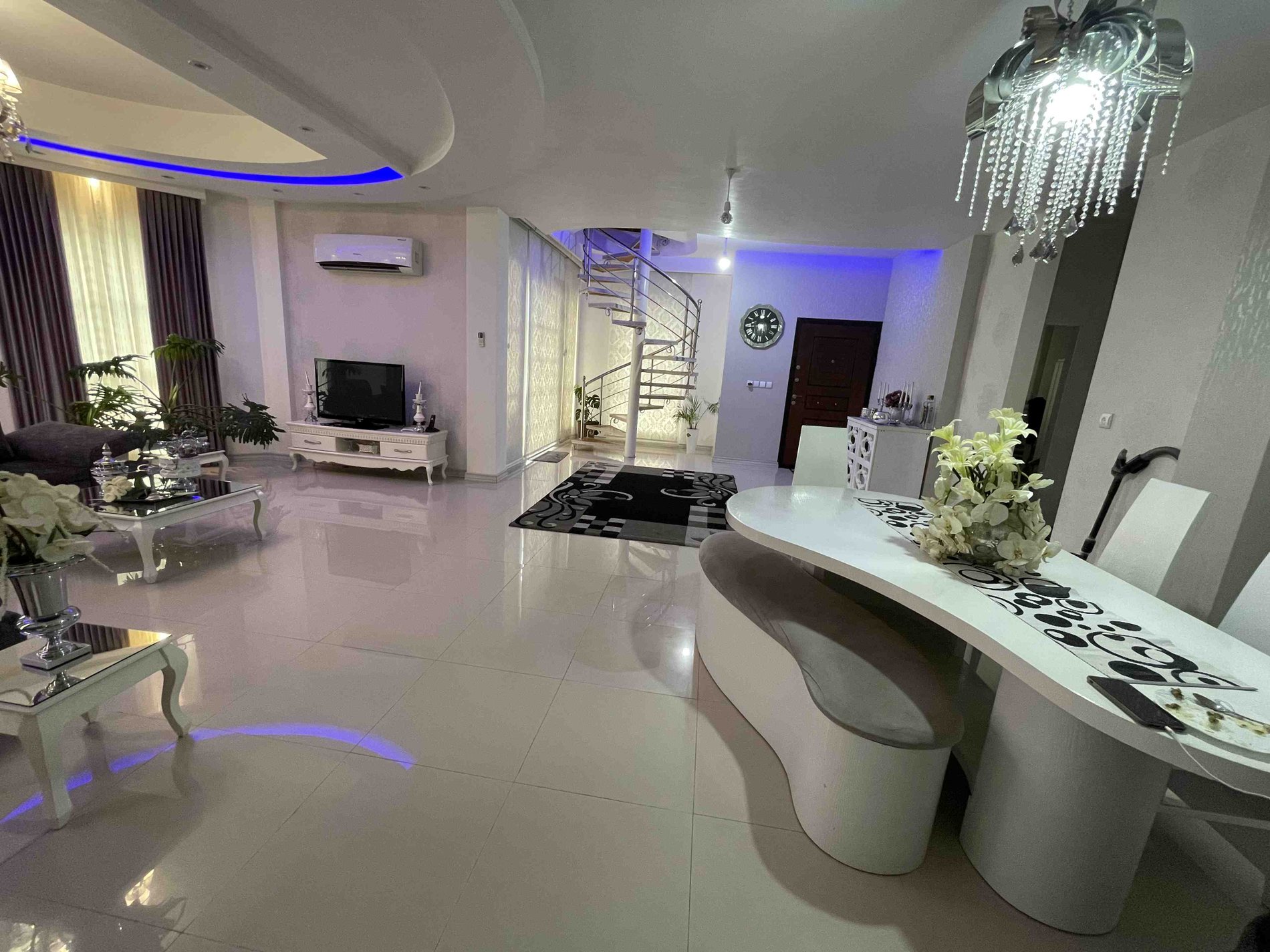 دوخوابه ساحلی مهراد و مهرشین