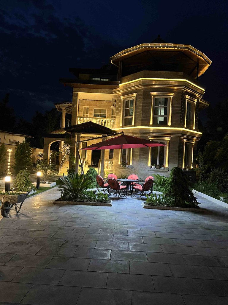 دوخوابه ساحلی مهراد و مهرشین