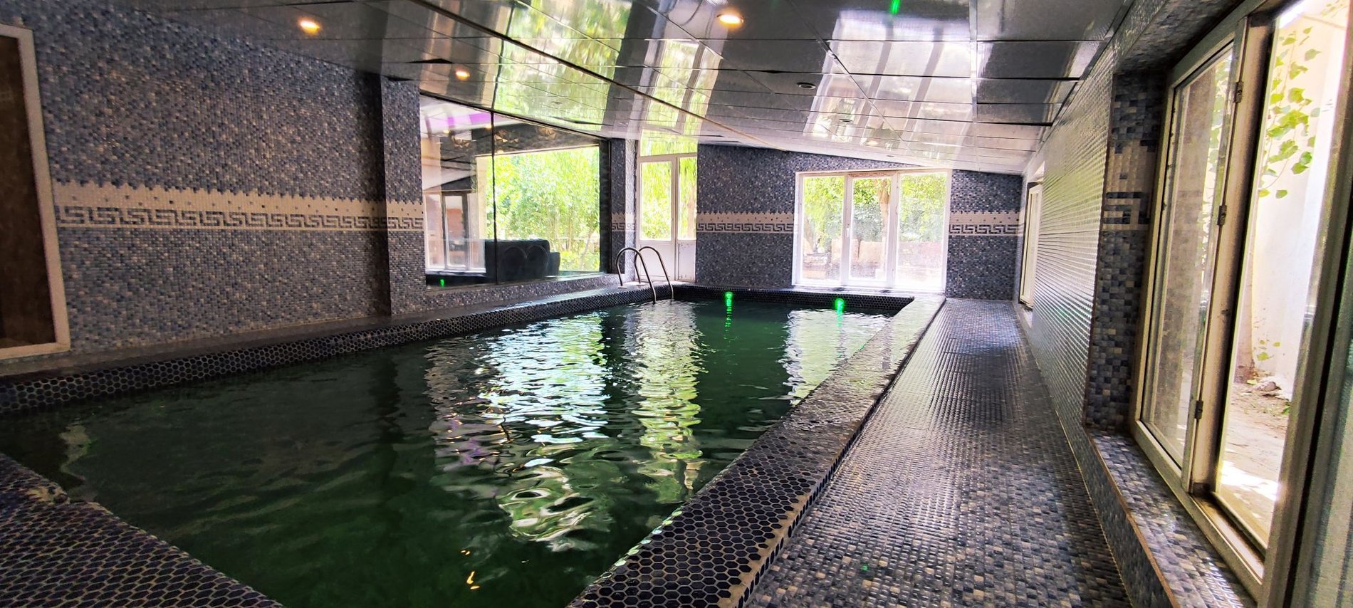 دوخوابه استخردار آبگرم فرهمند