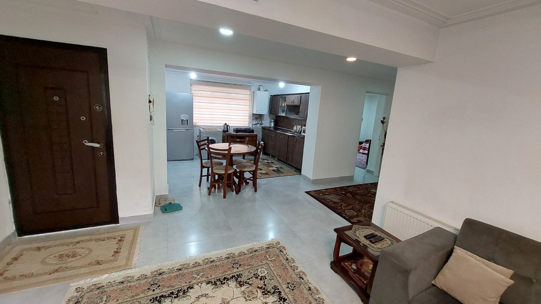 آپارتمان دوخوابه چمران 101 - حال و پذیرایی مشرف به آشپزخانه