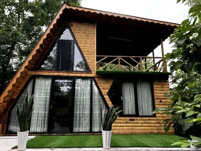 کلبه یک خوابه سوئیسی چوبی جکوزی دار آلفا