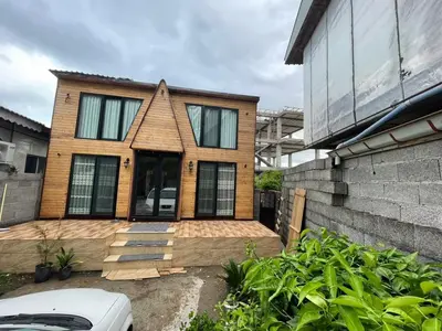 کلبه دوخوابه چوبی دارافکن