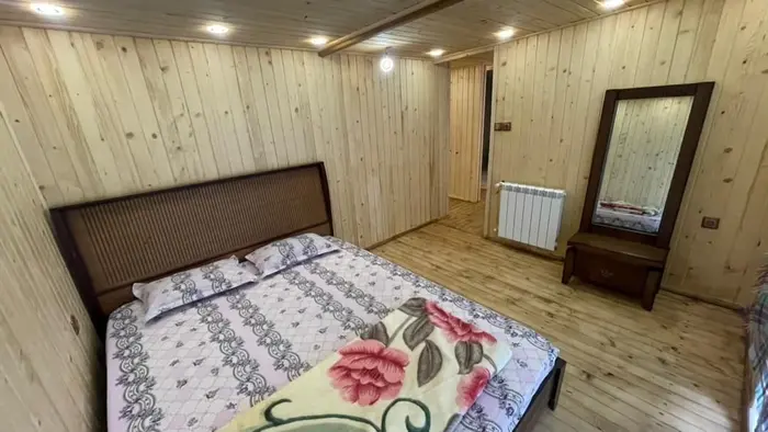 کلبه دوخوابه چوبی دارافکن