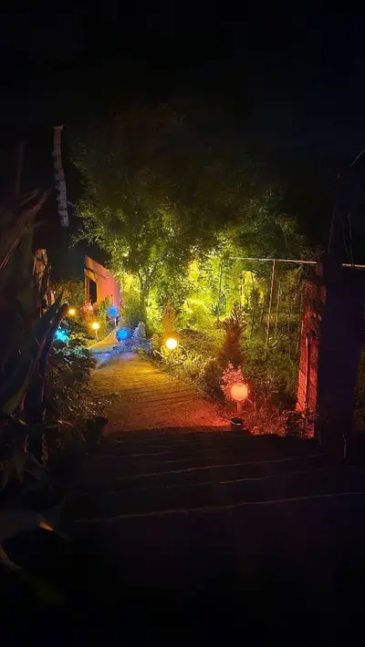 کلبه دوخوابه سوئیسی جکوزی دار دم زنون