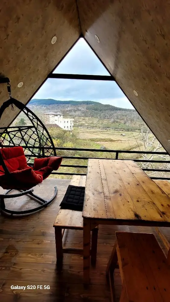 کلبه دوخوابه سوئیسی جکوزی دار دم زنون