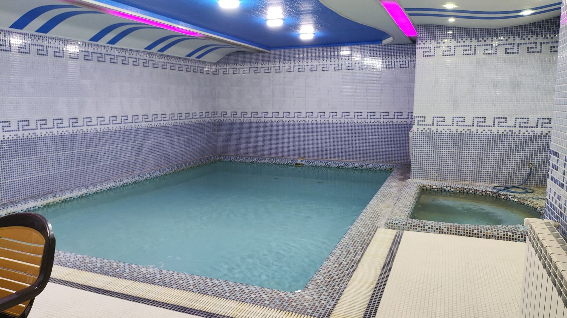 ویلا استخردار آبگرم سه خوابه باران 1