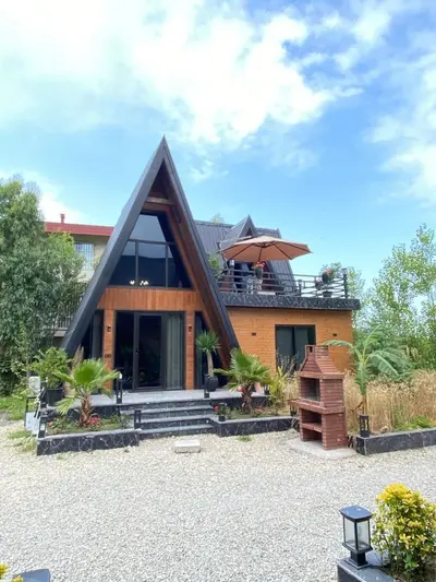 کلبه دوخوابه سوئیسی استخردار آبگرم آسو