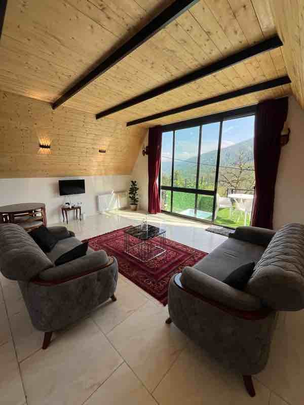 کلبه یک خوابه سوئیسی دوبلکس جکوزی دار جنگل سبز - انتخاب عنوان تصویر