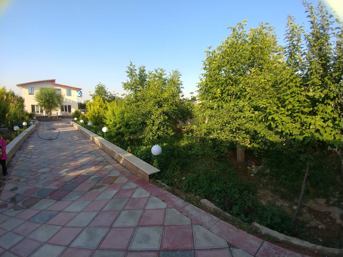 ویلا سه خوابه نصیری - نمای ورودی باغ 