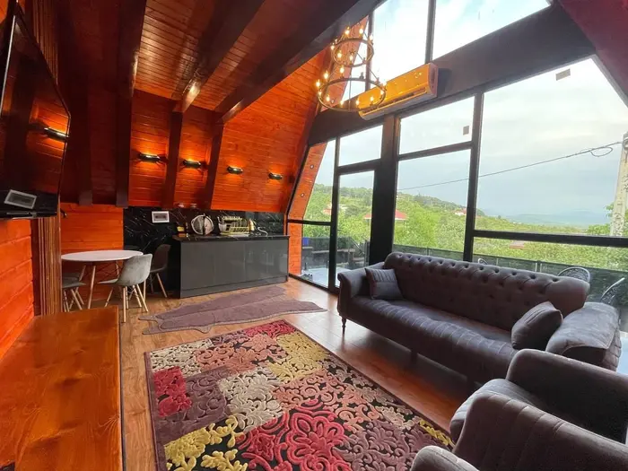 کلبه یک خوابه جنگلی کلهو - نمای داخل کلبه