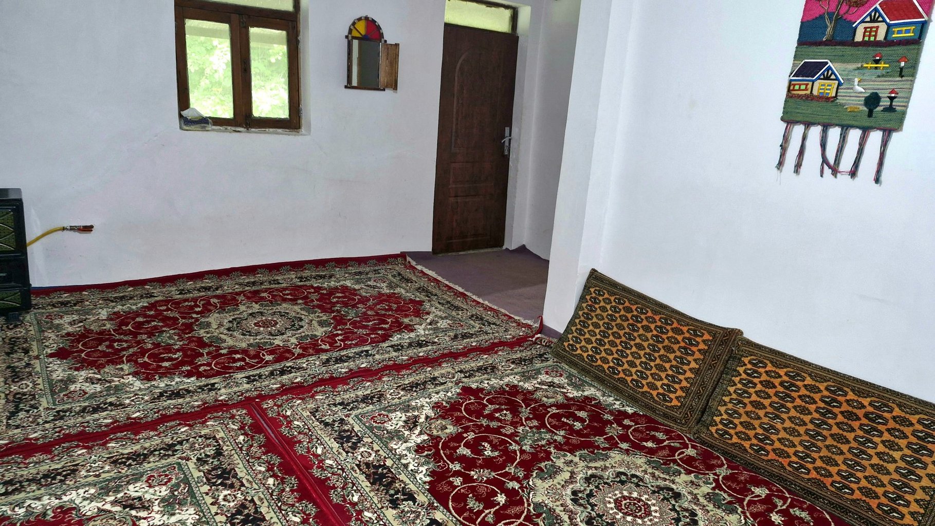 یک خوابه روستایی فانوس