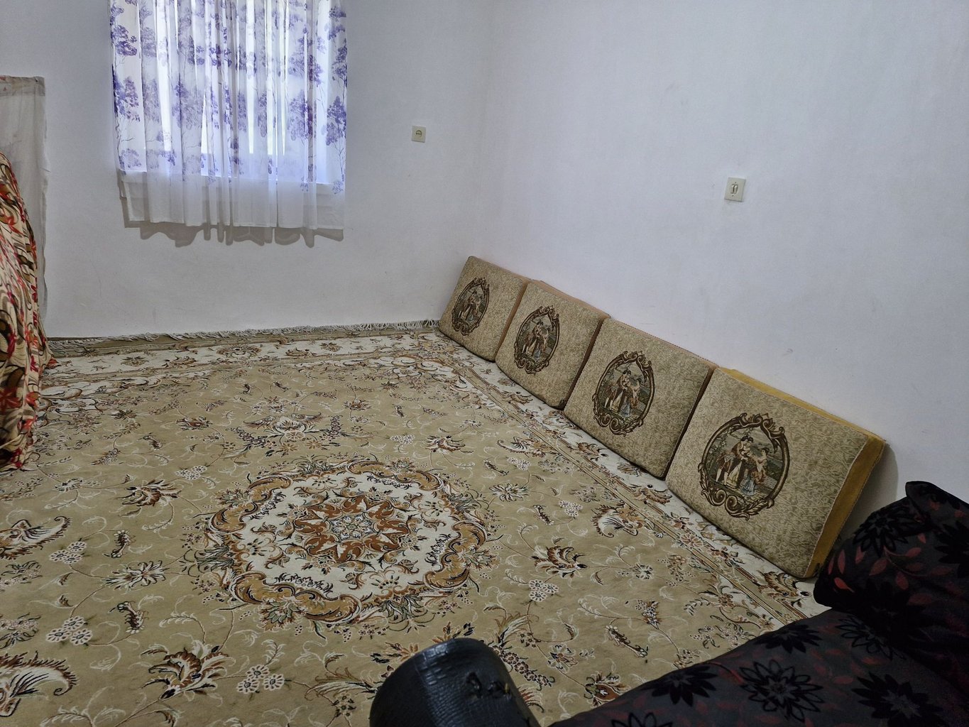 یک خوابه روستایی فانوس