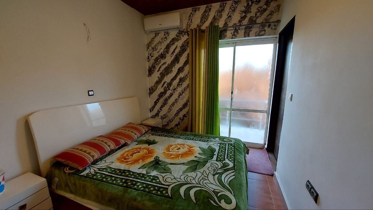 ویلا سه خوابه استخردار آبگرم سلنا 1 - اتاق خواب مستر با تراس رو به جنگل