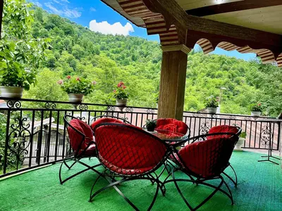 ویلا چهارخوابه جنگلی روشن