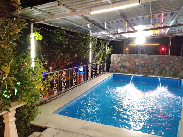 سه خوابه استخردار آبگرم ایلیا 6 - استخر