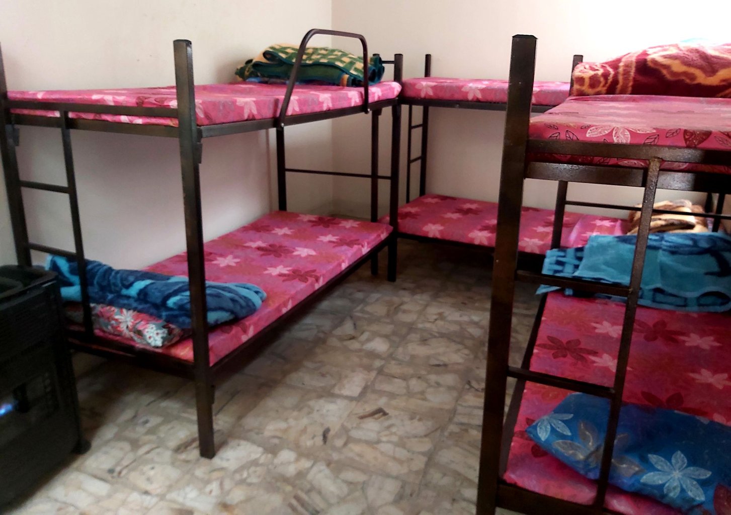 هاستل امید شرق - واحد آقایان شش تخته 6