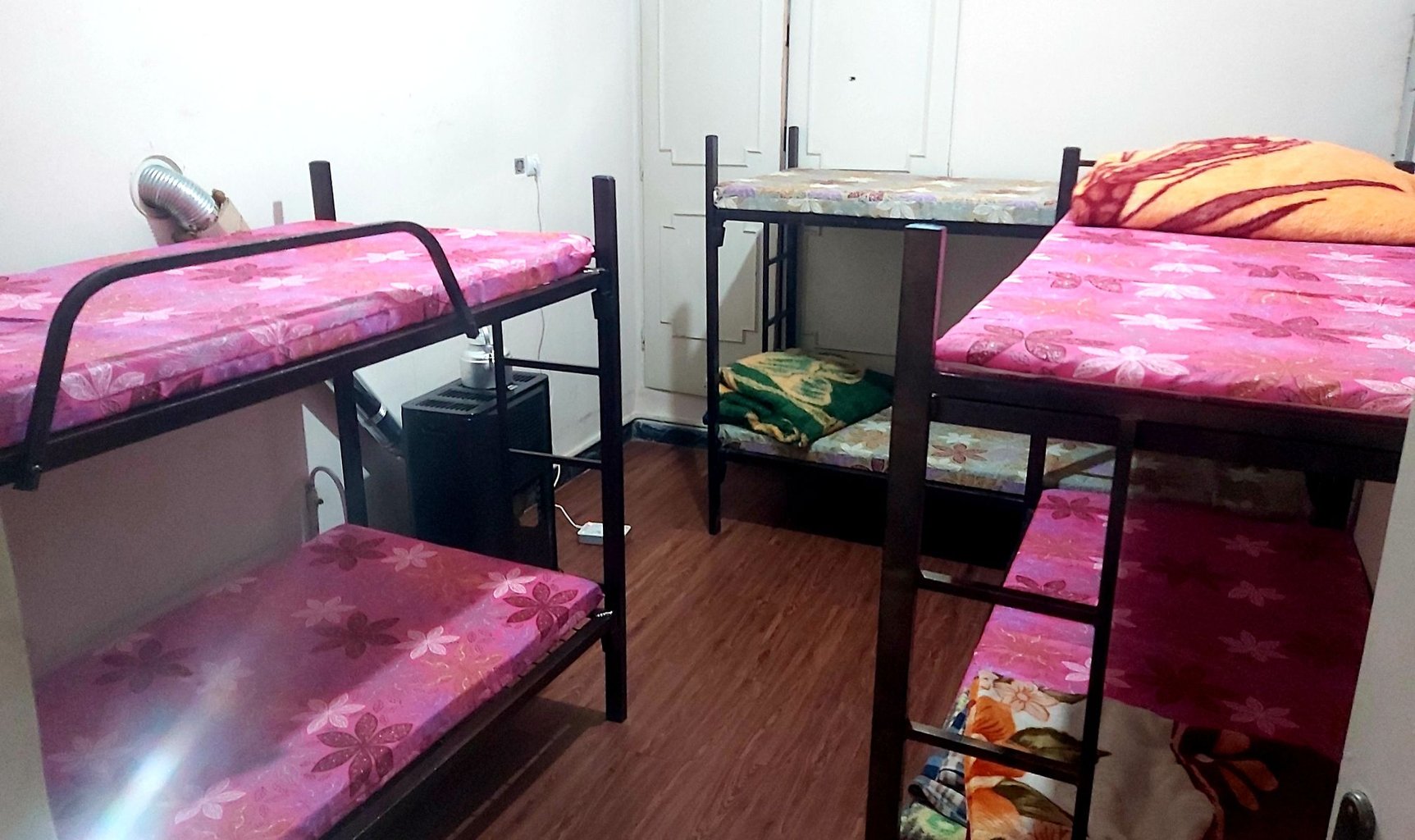 هاستل امید شرق - واحد آقایان شش تخته 6