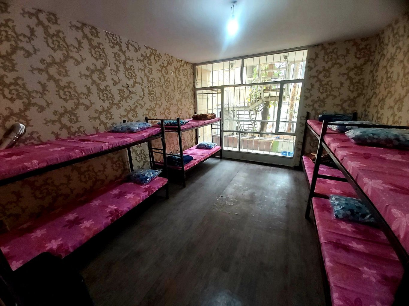 هاستل امید شرق - واحد آقایان هشت تخته 1