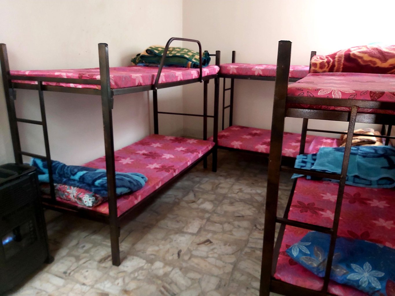 هاستل امید شرق - واحد آقایان شش تخته 6