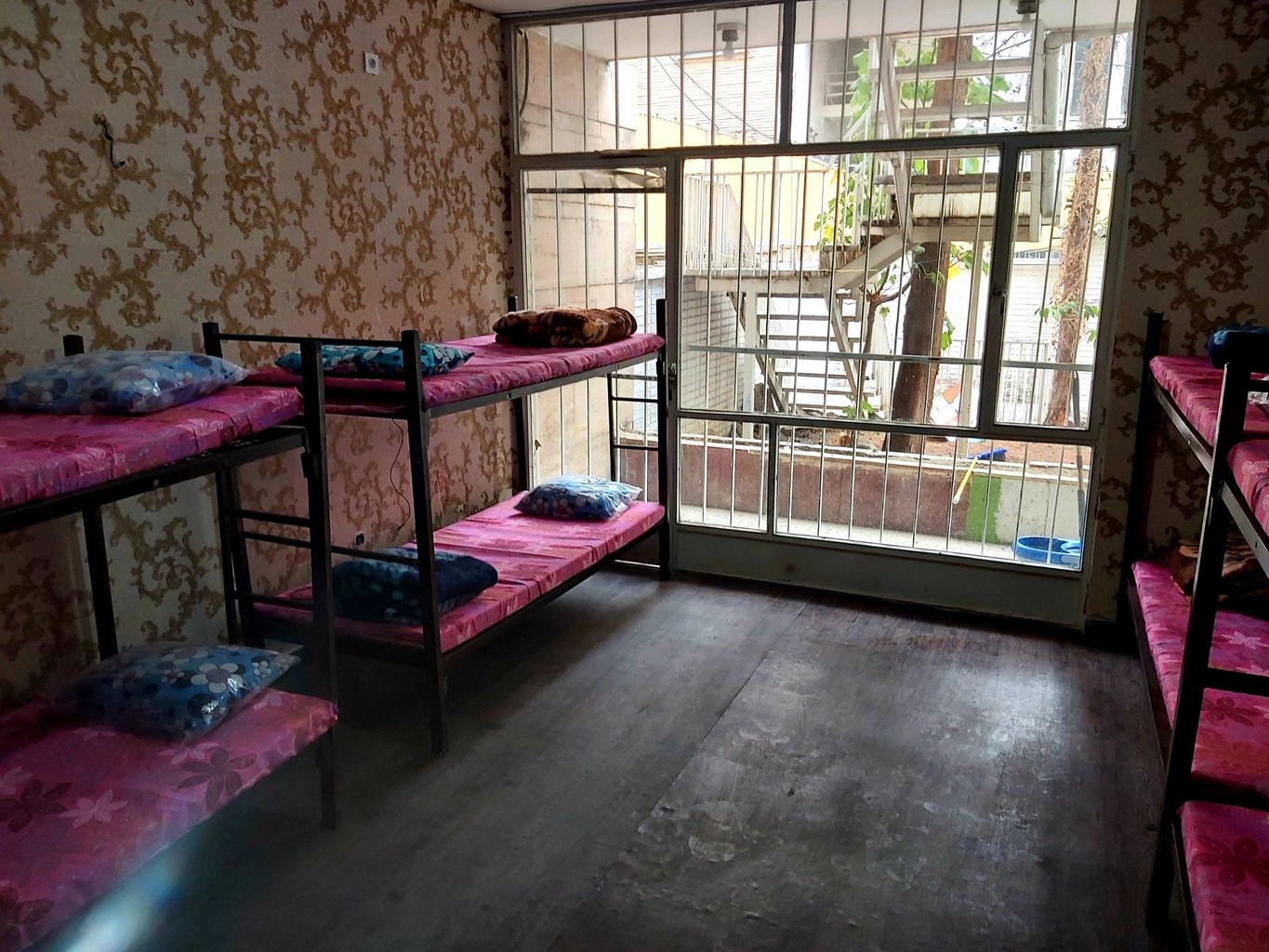 هاستل امید شرق - واحد آقایان هشت تخته 1