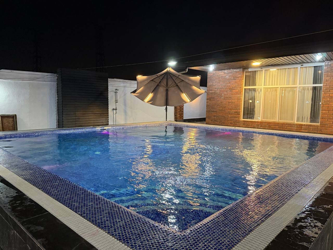 ویلا چهارخوابه استخردار آبگرم ستاره