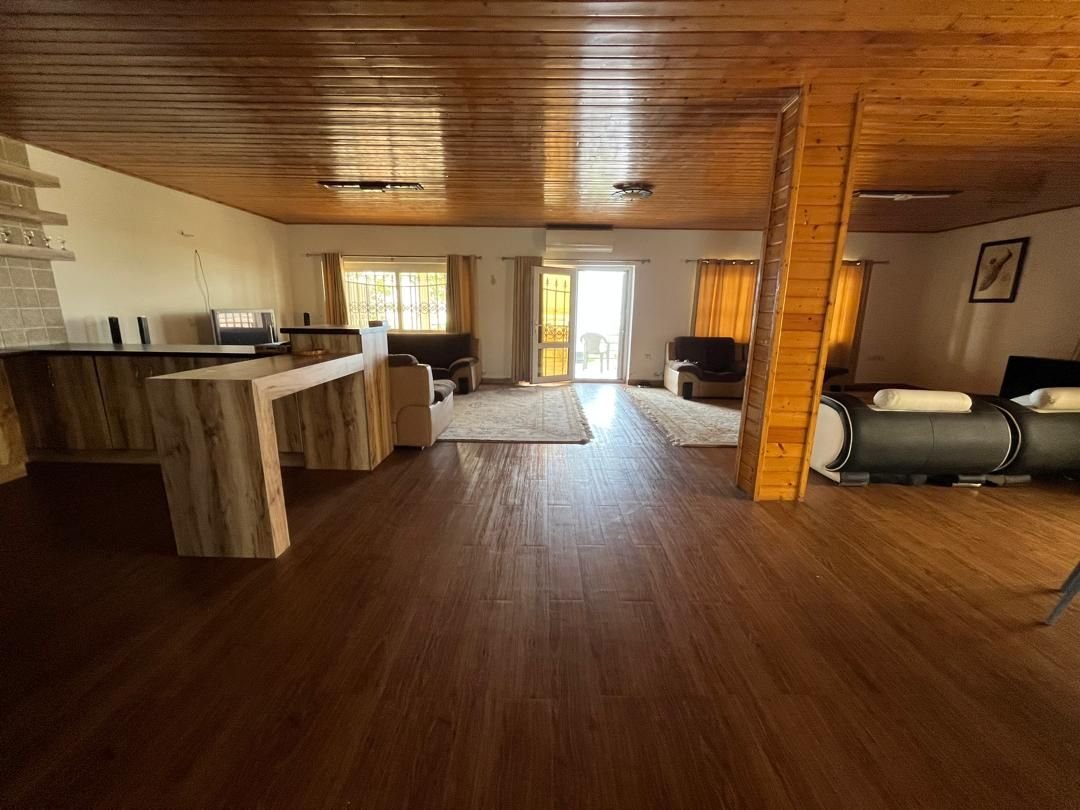 دوخوابه ساحلی عمارت سفید