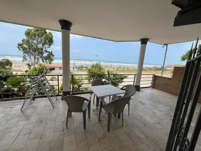 آپارتمان دوخوابه ساحلی عمارت سفید