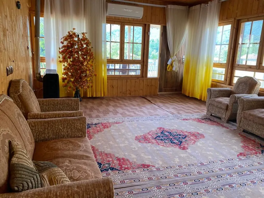 ویلا دوخوابه شکوفه 1 - پذیرایی بالا