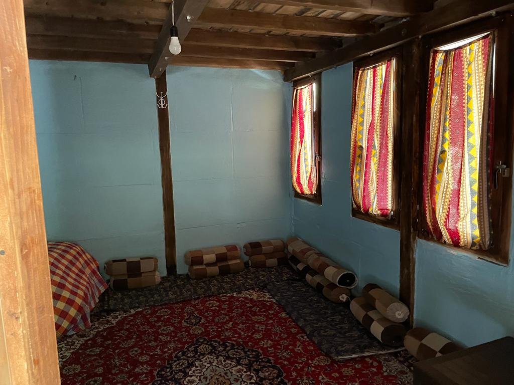 بومگردی ارگ سنگی سنگان - واحد چوبی بزرگ 1