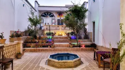 بومگردی سرای ملک واحد خلوت سرا