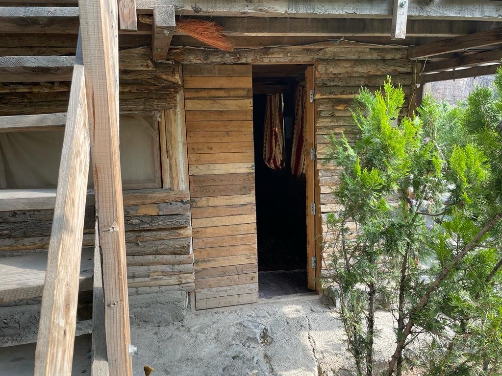 بومگردی ارگ سنگی سنگان - چوبی کوچک واحد اول