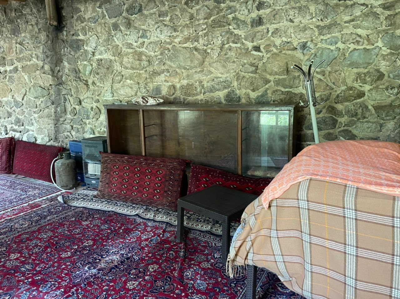 بومگردی ارگ سنگی سنگان - واحد سنگی بزرگ