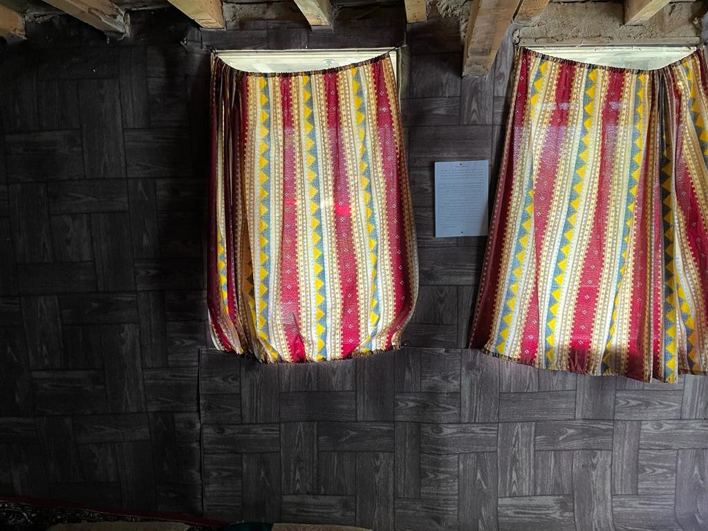 بومگردی ارگ سنگی سنگان - چوبی کوچک واحد اول