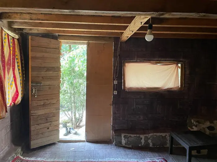 بوم گردی ارگ سنگی سنگان - چوبی کوچک واحد اول