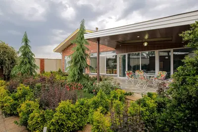 ویلا دوخوابه استخردار آبگرم پژوهش